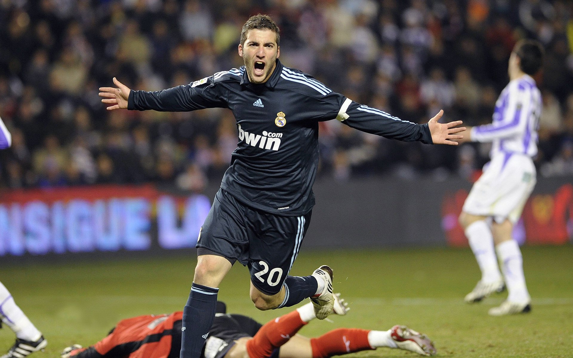 米兰体育网址-亚冠联赛中国青年队惨败 球迷理性看待失利，亚冠比赛怎么全是青年军